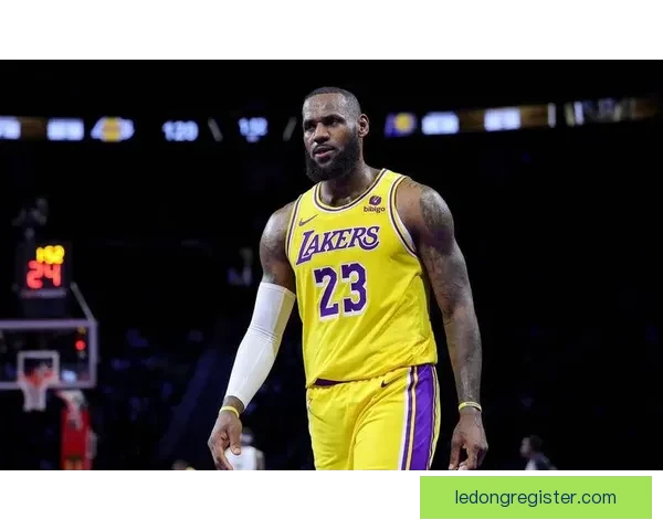 詹姆斯本赛季85次扣篮超前两季获赞退役后应拿五千万年薪